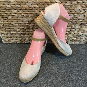 White Mountain “Kate” Women's Wedges - Beige and Metallic Gold